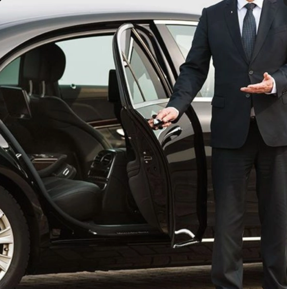Toronto Lux Limo chauffeur opening car door